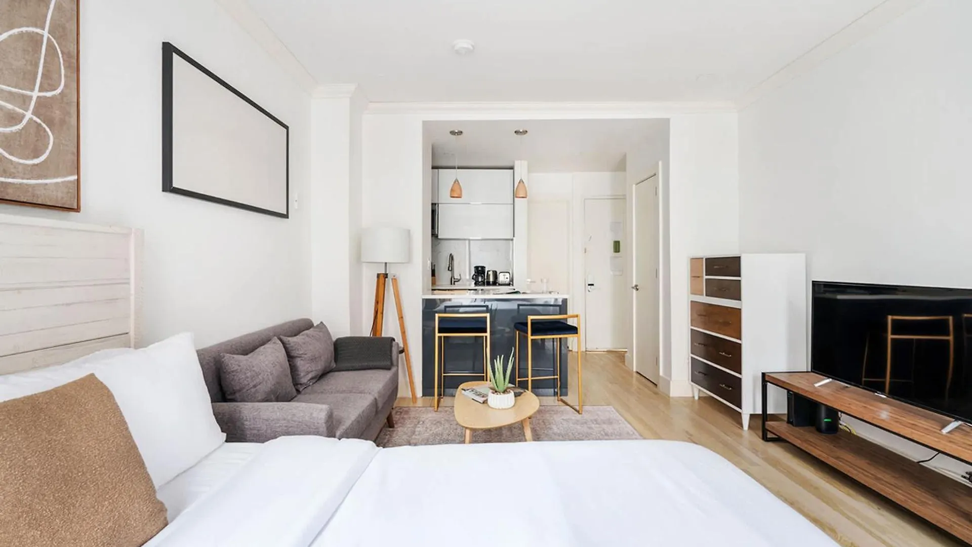 Apartment 1597-2 Luxury Upper East Side Studio W&D New York