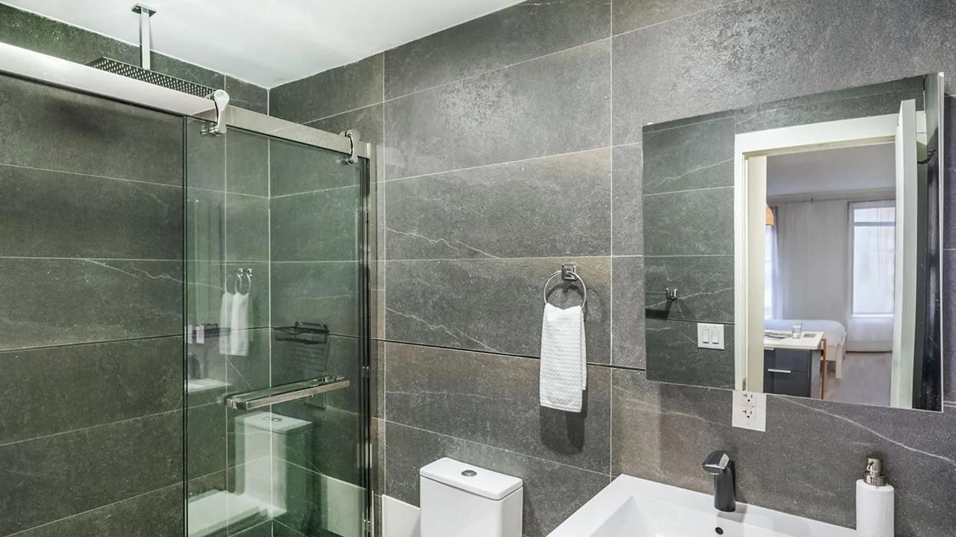 Apartment 1597-2 Luxury Upper East Side Studio W&D New York